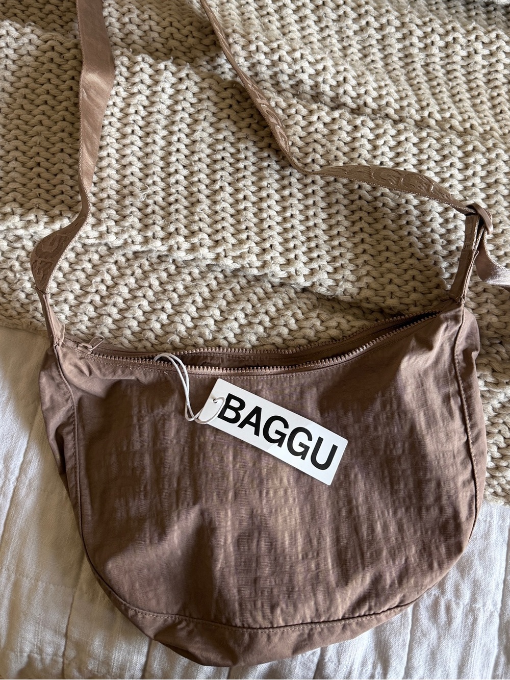 BAGGU Womens Medium Crescent Shoulder Bag in Taupe NWT